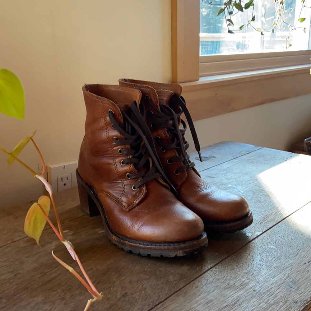Frye Sabrina Boots Size 7.5 Worn Once